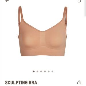 Skims sculpting bra in Ochre